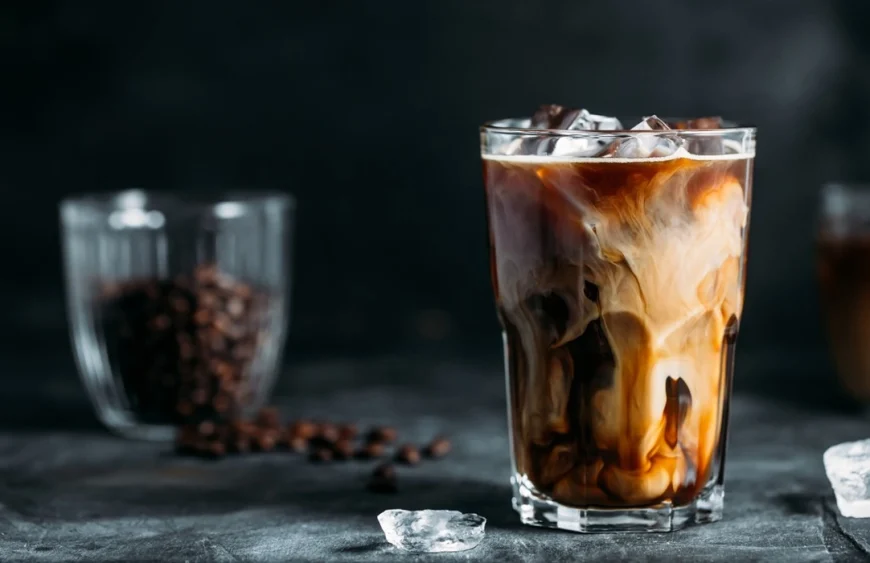prepara iced coffee acasa